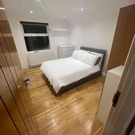 2 Bedroom Apartment In Hampdenrd Лондон Экстерьер фото