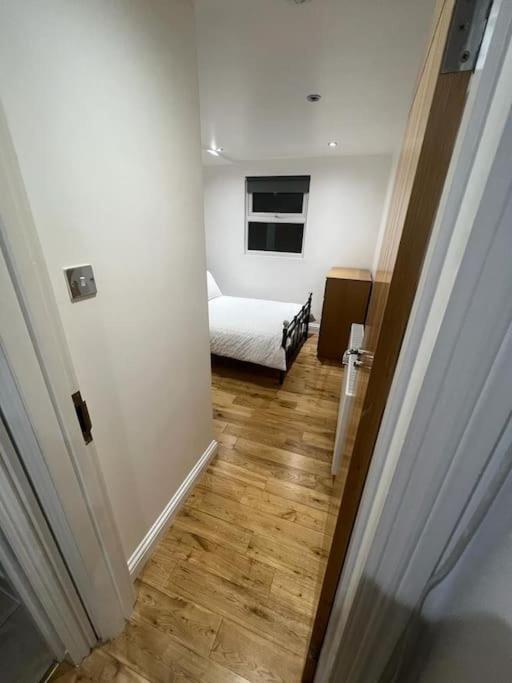 2 Bedroom Apartment In Hampdenrd Лондон Экстерьер фото