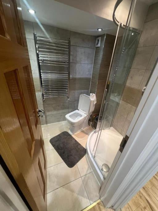 2 Bedroom Apartment In Hampdenrd Лондон Экстерьер фото